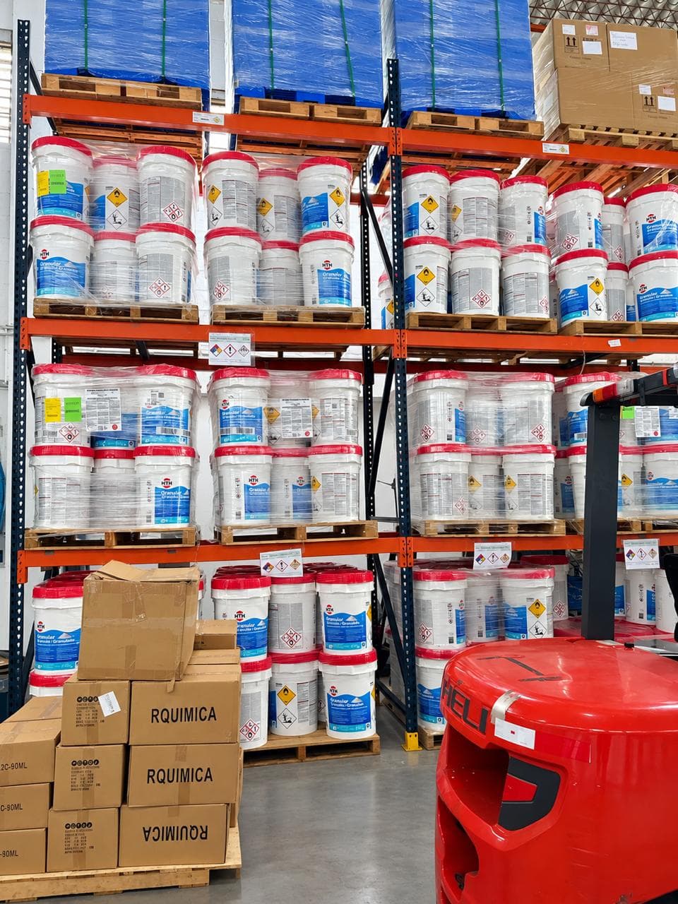Bodega de químicos para tratamiento de aguas y piscinas — R Química