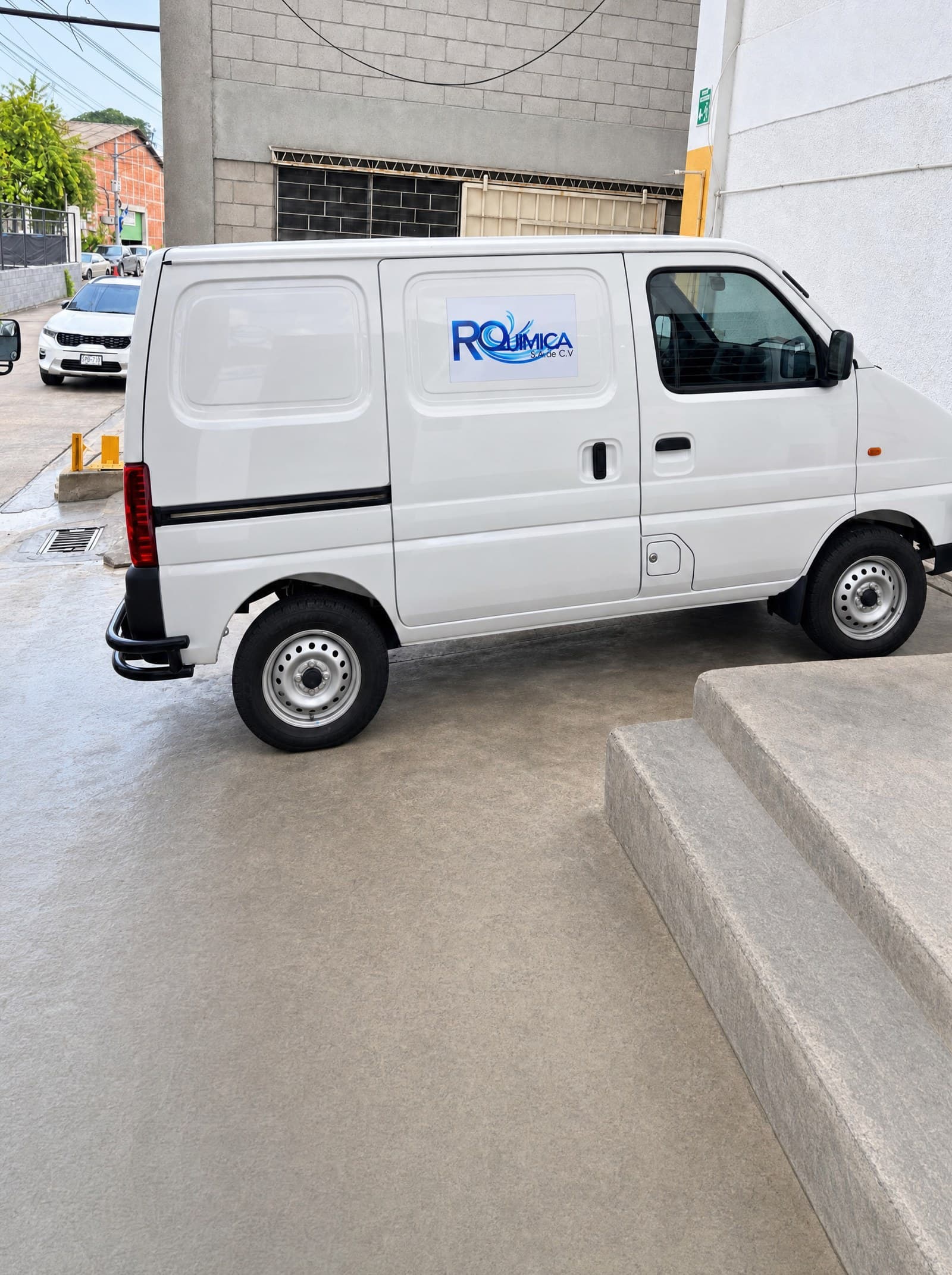 Vehículo de reparto R Química